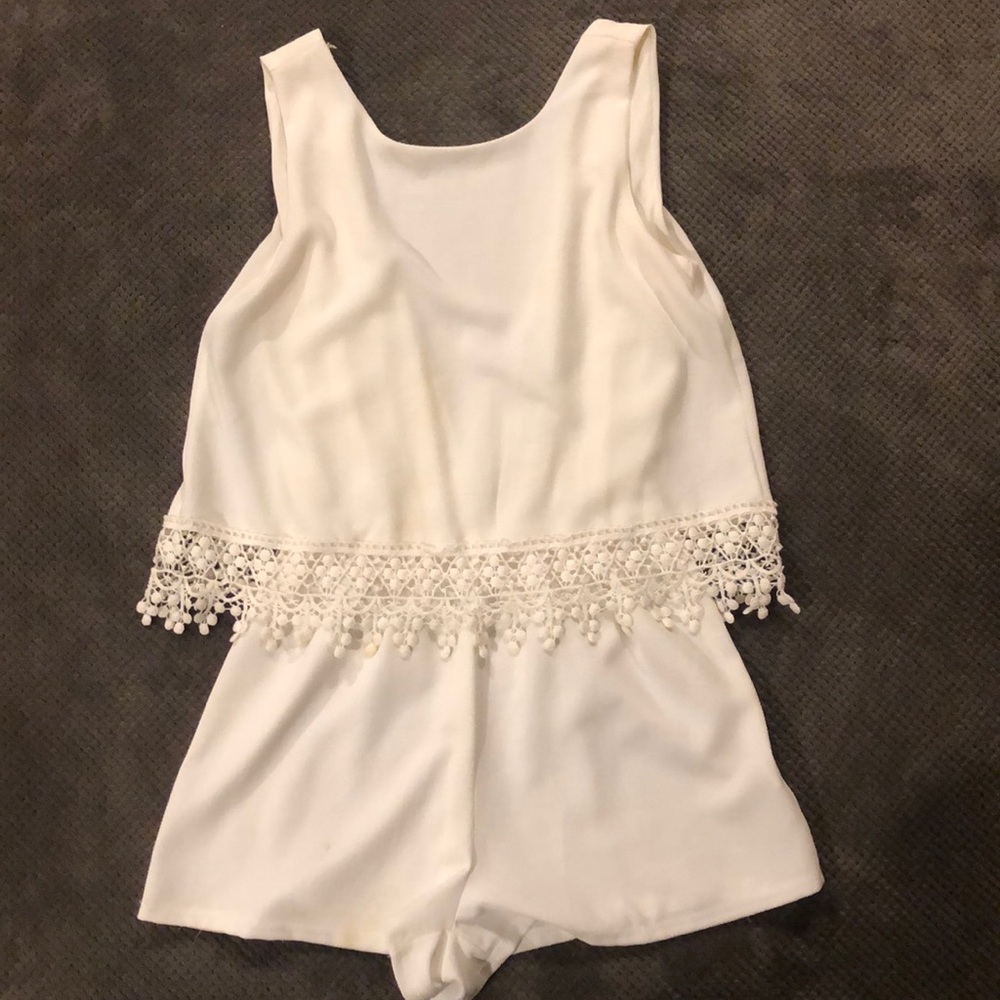 CLOTHES - Picture 2 of 3